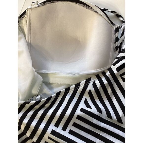 New. Tommy Bahama Stripe swimsuit. Size 14. MSRP $149 - Picture 9 of 9